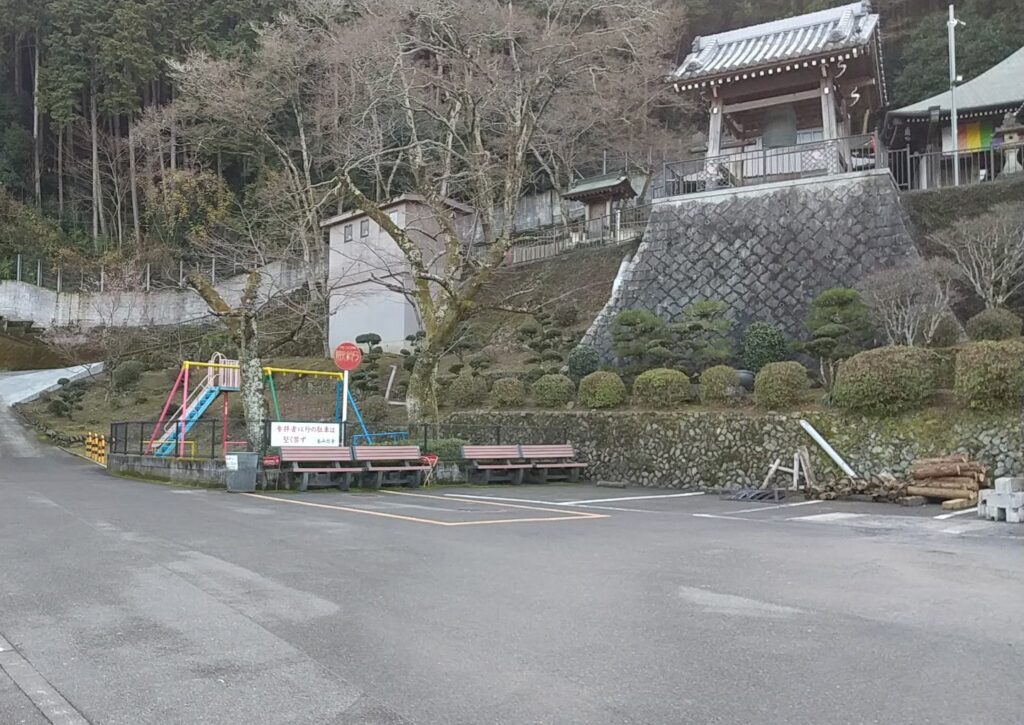 Onoamida-temple_parking